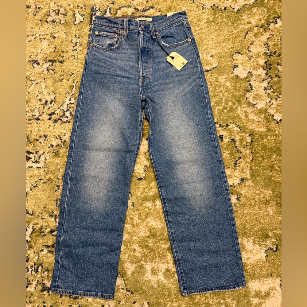 Levi’s rib cage straight ankle - medium wash NWT
